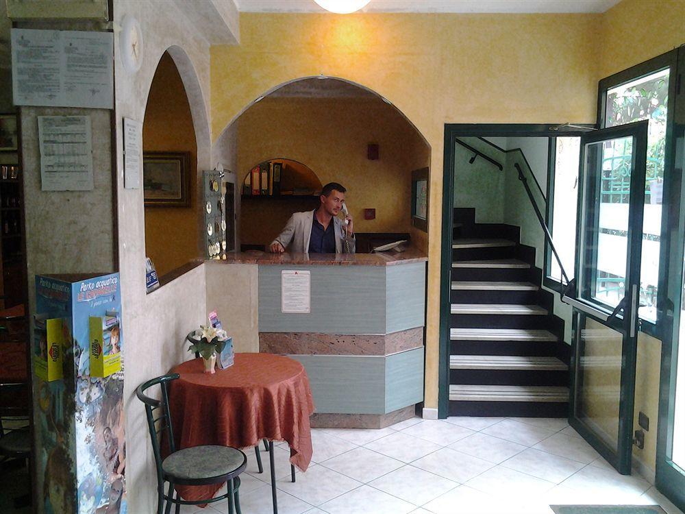 ואראצה Hotel Lady Susanna מראה חיצוני תמונה
